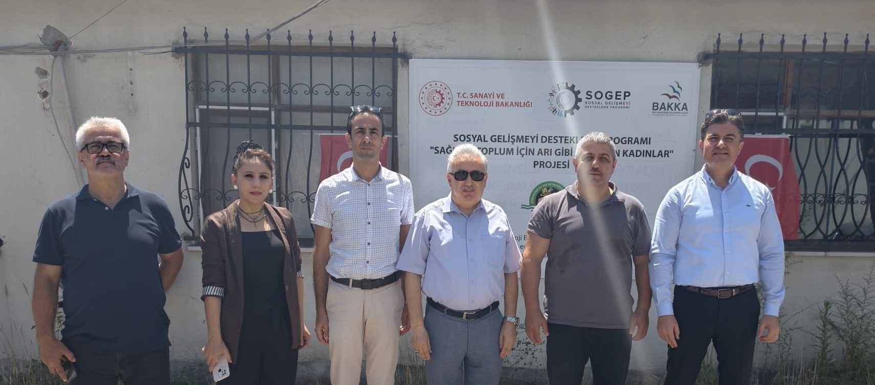 Zonguldak İli Arı Yetiştiricileri Birliği ve ZAYBİR Eğitim Merkezi olarak, kurumumuzu ziyaret eden Kdz. Ereğli Sosyal Yardımlaşma ve Dayanışma Vakfı Müdürü Abdullah Has Çelik, Kdz. Ereğli İlçe Tarım Müdürü Osman Günaydın ve Kdz. Ereğli Sosyal Hizmet Merkezi Müdürü Deniz Peker'i ağırlamaktan memnuniyet duyduk. Gerçekleştirilen eğitim ve bilgilendirme ziyaretinde, Birliğimizin yürüttüğü faaliyetler, ZAYBİR Eğitim Merkezi bünyesinde verilen eğitimler, arıcılık sektörüne yönelik çalışmalar ve üreticilerimize sunulan hizmetler hakkında karşılıklı görüş alışverişinde bulunuldu. Nazik ziyaretleri dolayısıyla Sayın Abdullah Has Çelik, Sayın Osman Günaydın ve Sayın Deniz Peker'e teşekkür eder, çalışmalarında başarılar dileriz.